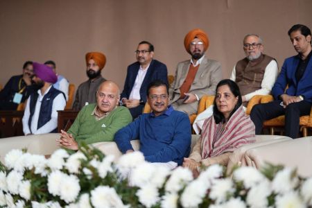 Sisodia, Mrs And Mr Kejriwal At Special Session